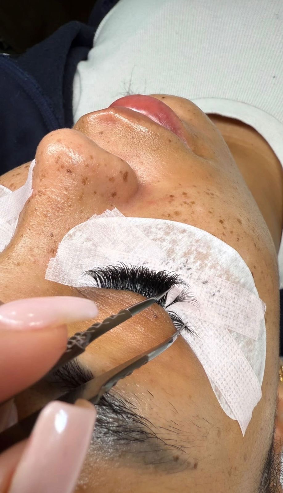 Lash application in progress